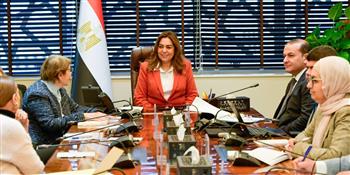   "منال عوض" تبحث مع وفد جمعية محبي الأشجار التعاون في تشجير عدد من المحاور بالأحياء