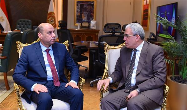 وزير العمل يستقبل رئيس النقابة العامة للعاملين بالمالية والضرائب والجمارك