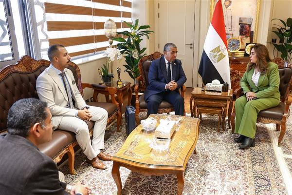 "منال عوض" تبحث مع وفد الهيئة العربية للتصنيع مشروعات البنية التحتية لمنظومة المخلفات الصلبة