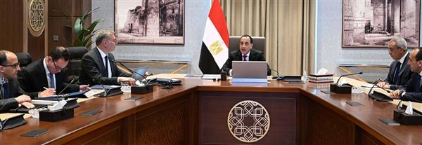 رئيس الوزراء يستعرض مستجدات عددٍ من مشروعات وملفات عمل وزارة البترول