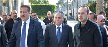   محافظ بورسعيد يتفقد مصنع كابسي للدهانات ويثني على إنجازاته الصناعية