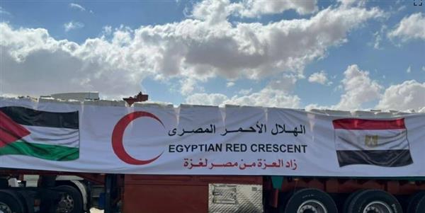 الهلال الأحمر يواصل دعم غزة بقافلة "زاد العزة 146" واستقبال مصابي الدفعة الـ19
