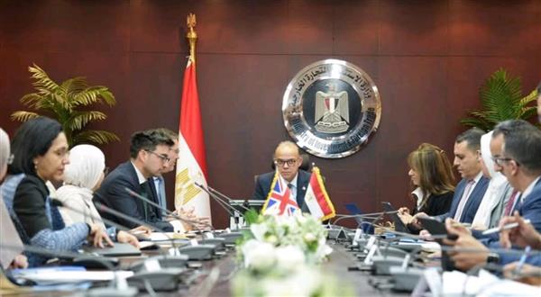 وزير الاستثمار يستقبل السفير البريطاني بالقاهرة لبحث تعزيز الشراكة الاقتصادية