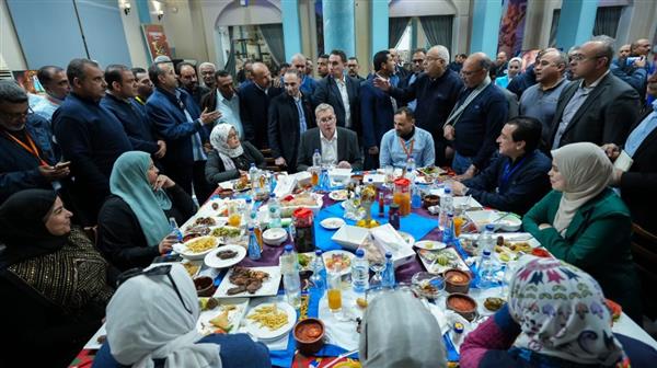 وزير البترول يشارك العاملين إفطار رمضان في حقول الشركة العامة للبترول برأس غارب