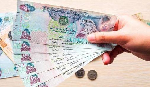 الدرهم الإماراتي مستقر فى البنوك.. والمتعاملون يترقبون