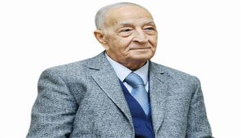   وفاة شيخ الإذاعيين «فهمي عمر» عن عمر يناهز 98 عاما 