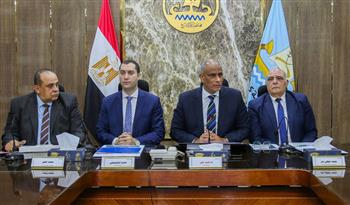   محافظ كفر الشيخ يناقش عدد من القرارات والموضوعات الخدمية والتنموية