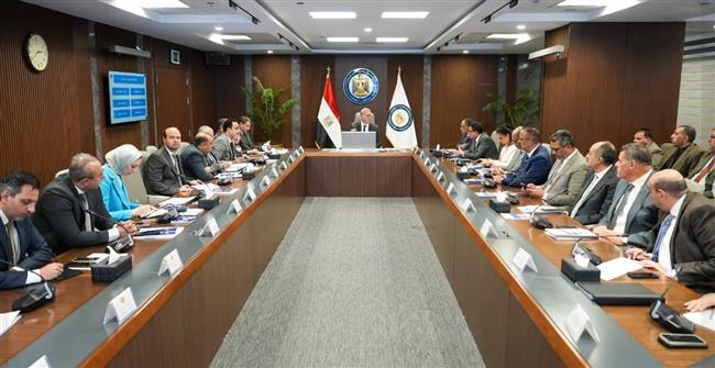 ميناء الحمراء البترولي يبدأ نشاط تخزين وتداول البترول الخام لحساب الغير