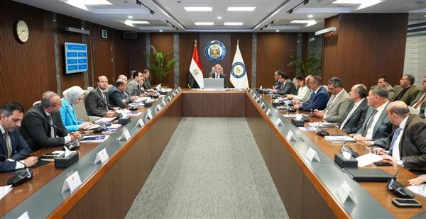 ميناء الحمراء البترولي يبدأ نشاط تخزين وتداول البترول الخام لحساب الغير