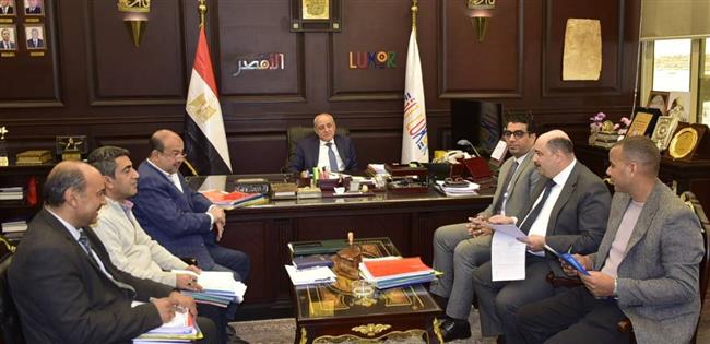 محافظ الأقصر يترأس اجتماع الأمانة الفنية للجنة القيادات 