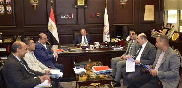 محافظ الأقصر يترأس اجتماع الأمانة الفنية للجنة القيادات