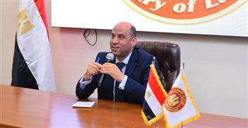 وزير العمل يشهد تسليم أجهزة "تابلت" لمفتشي العمل بمحافظتي المنوفية والدقهلية