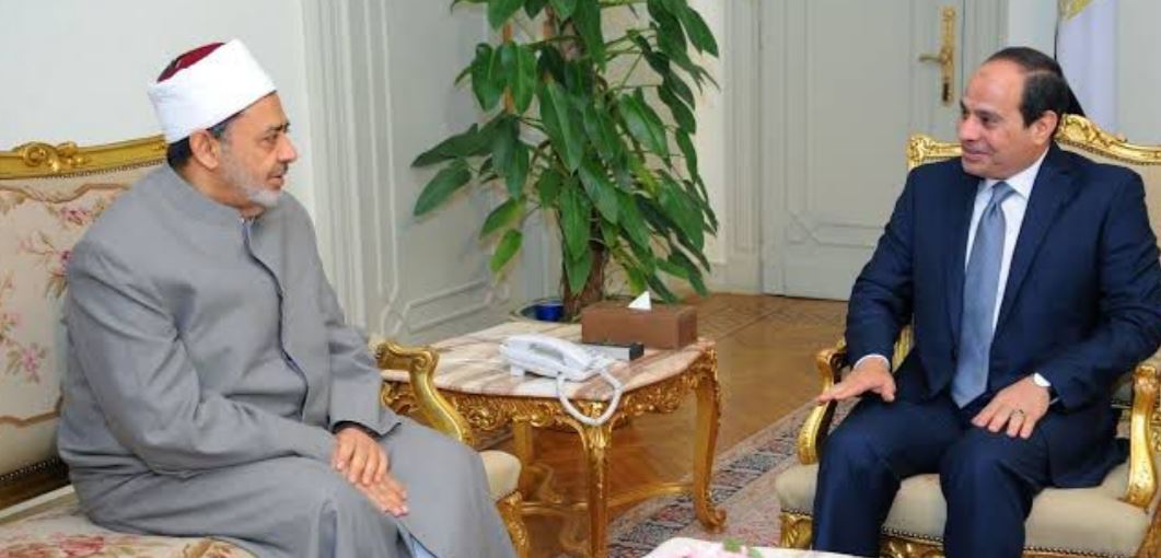 السيسي يطمئن هاتفيًا على صحة أحمد الطيب