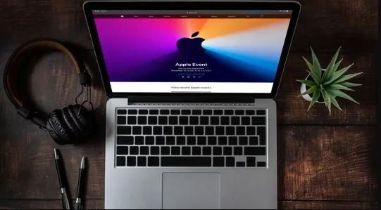 أبل تستعد لإطلاق MacBook Pro بشاشة لمس وتقنية OLED هذا الخريف