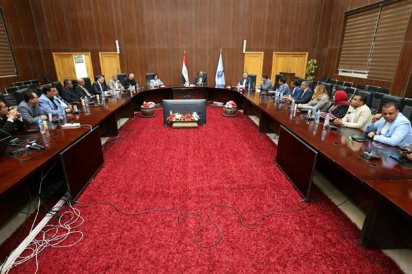 محافظ البحر الأحمر يلتقي الصحفيين والإعلاميين ويؤكد شراكة قائمة على الشفافية والمصارحة