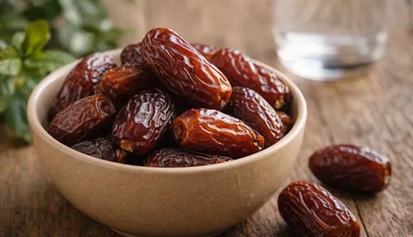 لماذا أوصى الأطباء ببدء الإفطار بالتمر؟