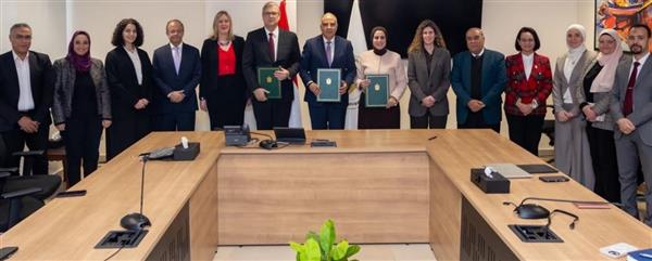 نائبة وزير الخارجية تشارك في مراسم التوقيع على اتفاقية لحماية الشواطئ