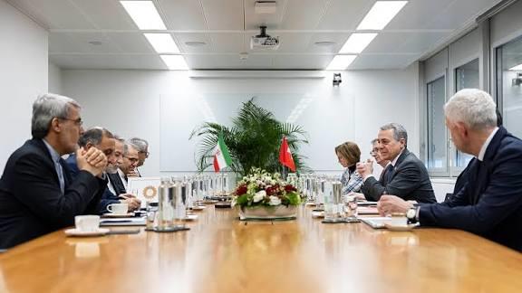طهران: مباحثات جنيف "مكثفة" ونقترح حلولاً "عملية" لرفع العقوبات
