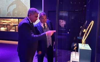 وزير السياحة يتفقد معرض "رمسيس وذهب الفراعنة" في لندن