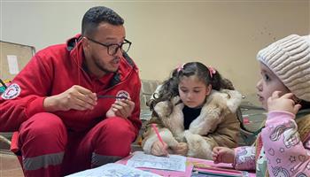   فرق الهلال الأحمر المصري تنتشر على معبر رفح لتقديم الخدمات الإنسانية.. صور
