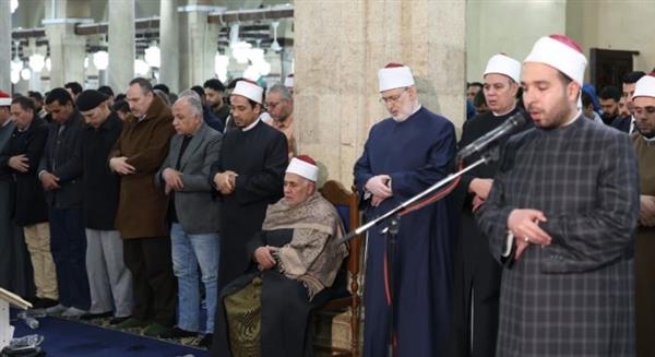 في أول ليالي المغفرة.. ٱلاف المصلين يناجون الله طمعا في رضوانه ومغفرته