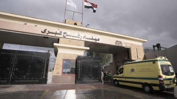 "القاهرة الإخبارية": مستشفيات سيناء في أتم الاستعداد لاستقبال مرضى غزة