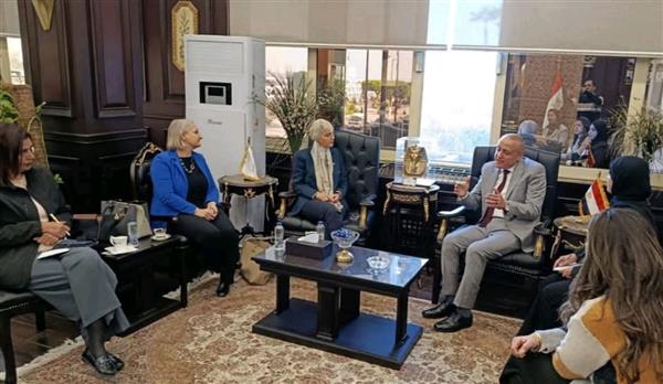 محافظ الأقصر يلتقي مديرة برنامج الأغذية العالمي بمصر لتعزيز التعاون المشترك