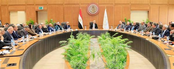 التعليم يشدد على الانضباط وتوزيع الكتب كاملة مع بداية الترم الثاني