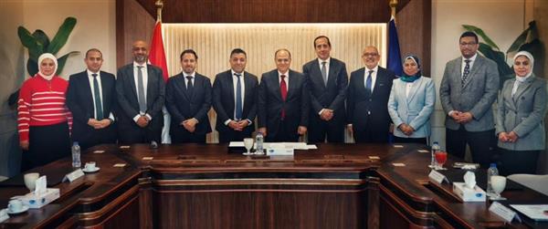 رئيس هيئة الدواء يبحث مع شركة أبوت خطط توطين الصناعة الدوائية في مصر