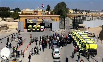   فرحة رغم الدمار.. فلسطينيون ينهون إجراءات العودة إلى غزة عبر معبر رفح