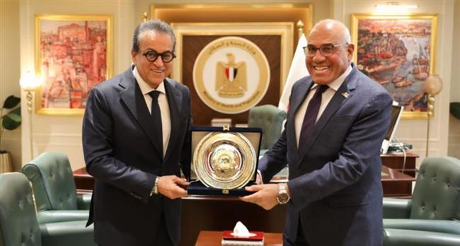 وزير الصحة يبحث مع رئيس "العربية للتصنيع" تسريع مشروعات تطوير المستشفيات والمنشآت الصحية