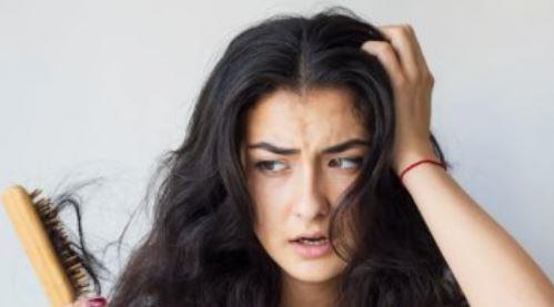 عادات نوم شائعة تسبب تساقط الشعر.. وكيف تحمي شعرك أثناء الليل