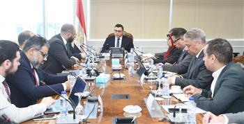   الشربيني يتابع الإجراءات المتخذة لتدشين منصة تصدير العقار