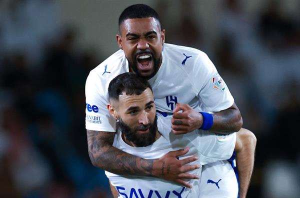 هاتريك بنزيما.. الهلال يسحق الأخدود بسداسية ويبتعد بصدارة الدوري