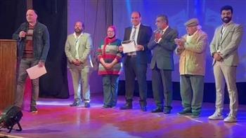   الكاتب الصحفي حازم الوكيل يحصل على جائزة الأفضل في النقد الفني بمهرجان المسرح بالإسكندرية