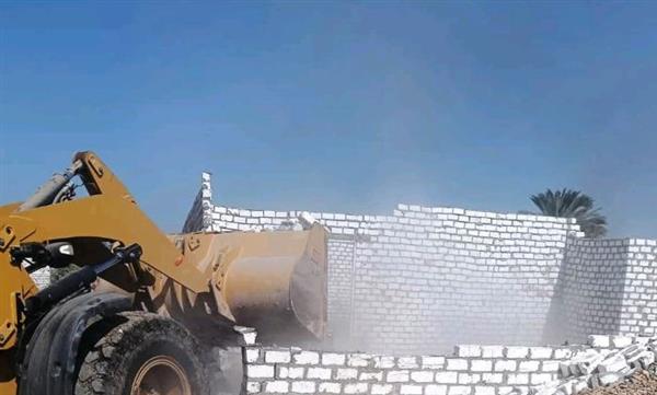 محافظ أسوان يتابع جهود إزالة 390 حالة تعدي ضمن الموجه الـ 28
