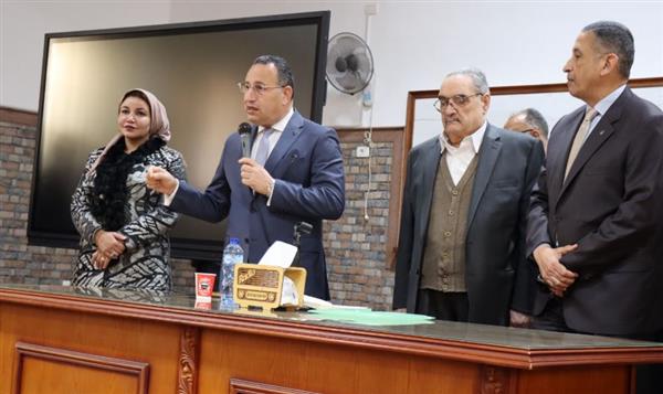 رئيس جامعة الإسكندرية يتفقد انتظام الدراسة بالفصل الدراسي الثاني