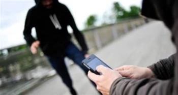   إحالة عاطلين للمحاكمة بتهمة سرقة هاتف محمول من سيدة بأسلوب الخطف