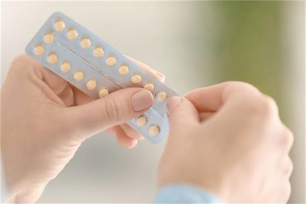 حكم تأخير الدورة الشهرية بالأدوية لصيام رمضان كاملًا.. فيديو