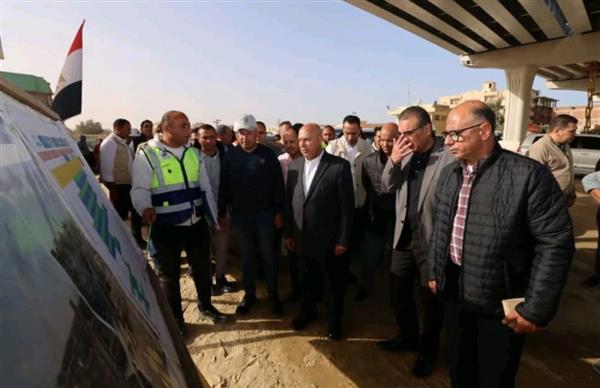 وزير الصناعة يتفقد الخط الأول للقطار الكهربائي السريع من العلمين إلى الإسكندرية