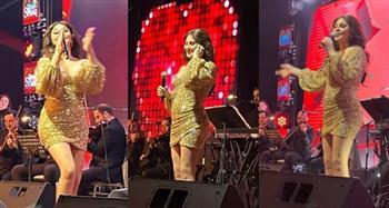 إليسا تشعل حفل عيد الحب في تورنتو بكندا بفستان ذهبي وباقة من أشهر أغانيها