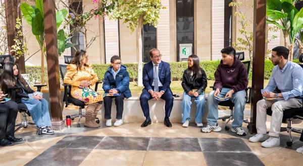 وزير المالية يكرم الشباب الفائزين في مسابقة أكثر الأفكار الإبداعية لموازنة المواطن