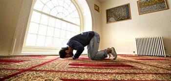   ما حكم تغيير مكان صلاة النافلة بعد الفريضة؟