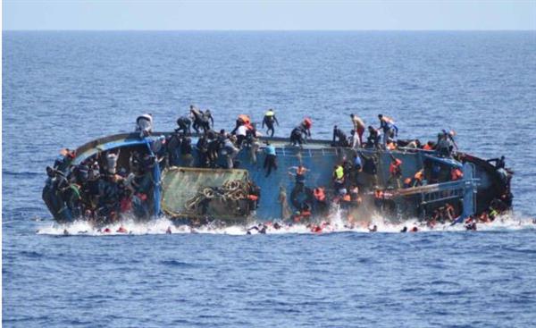 53 مهاجرا بين قتيل ومفقود إثر غرق قارب قبالة سواحل ليبيا