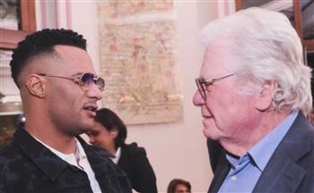   محمد رمضان ينشر صورة مع حسين فهمي ويطرح أغنيته الجديدة Sah Sah