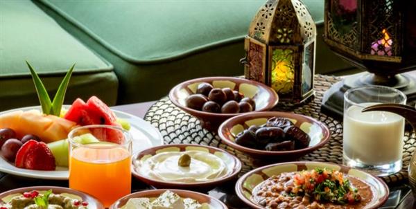 بركة السحور بين السنة والصحة.. ماذا نأكل قبل الفجر لنصوم بلا جوع ولا عطش؟