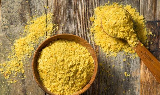 الخميرة بين التخسيس وزيادة الوزن.. فوائدها الحقيقية ومحاذير استخدامها