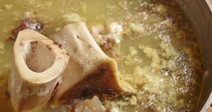 نوى البلح في تسوية اللحم بين الموروث الشعبي والتفسير العلمي