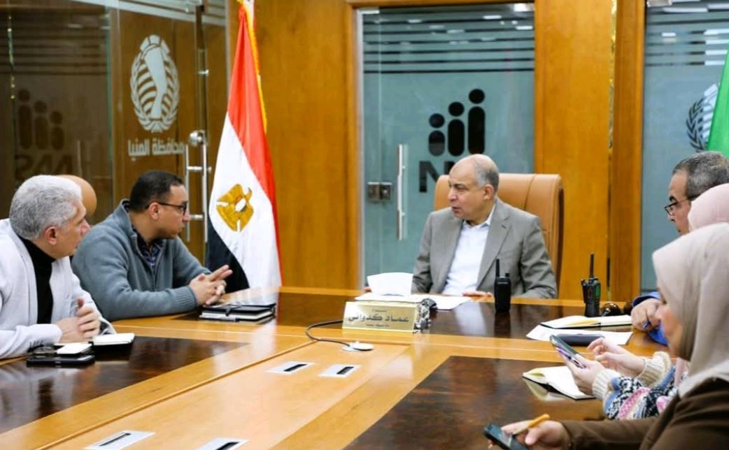 محافظ المنيا يتابع مع رؤساء المراكز الالتزام بتعريفة الركوب الجديدة