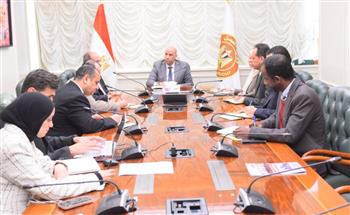   وزير العمل يستقبل رئيس الجامعة البريطانية لتعزيز توظيف الخريجين